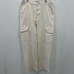 LOVEGEN Woman’s Cargo Pant Size 7/29
Cream Front Pockets Side Elastic Back Waist
